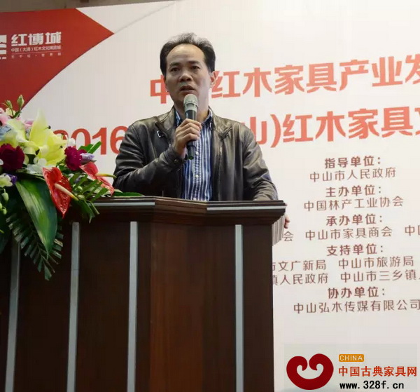 紅博會籌備會上,大涌鎮(zhèn)黨委書記黃紅全做總結(jié)發(fā)言 紅博會籌備會上,大涌鎮(zhèn)黨委書記黃紅全做總結(jié)發(fā)言