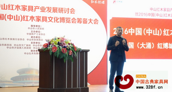 紅博城董事長(zhǎng)林孟禮在籌備大會(huì)上做紅博會(huì)籌備報(bào)告 紅博城董事長(zhǎng)林孟禮在籌備大會(huì)上做紅博會(huì)籌備報(bào)告