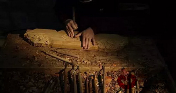 大涌紅木家具雕刻技藝精湛,淵源流長 大涌紅木家具雕刻技藝精湛,淵源流長