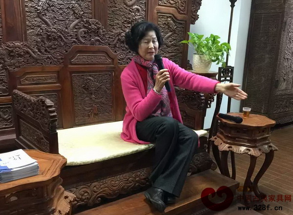 嵇錫貴大師與女企業(yè)家們分享了其創(chuàng)作歷程與藝術人生之路 嵇錫貴大師與女企業(yè)家們分享了其創(chuàng)作歷程與藝術人生之路