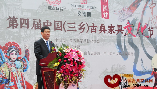 中國(guó)家具協(xié)會(huì)理事長(zhǎng)朱長(zhǎng)嶺在講話中提到,希望三鄉(xiāng)的家具企業(yè)繼續(xù)保持和發(fā)揚(yáng)中國(guó)古典家具名鎮(zhèn)的特色和優(yōu)勢(shì) 中國(guó)家具協(xié)會(huì)理事長(zhǎng)朱長(zhǎng)嶺在講話中提到,希望三鄉(xiāng)的家具企業(yè)繼續(xù)保持和發(fā)揚(yáng)中國(guó)古典家具名鎮(zhèn)的特色和優(yōu)勢(shì)