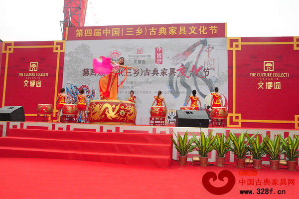 第四屆中國(guó)(三鄉(xiāng))古典家具文化節(jié)開場(chǎng)表演將現(xiàn)場(chǎng)氣氛掀向高潮 第四屆中國(guó)(三鄉(xiāng))古典家具文化節(jié)開場(chǎng)表演將現(xiàn)場(chǎng)氣氛掀向高潮
