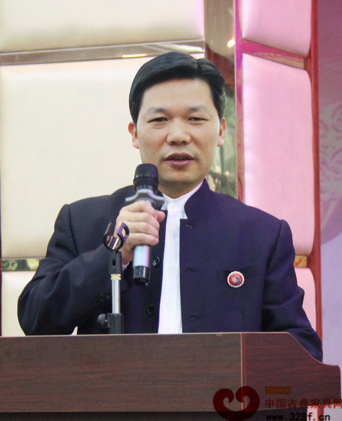 東成紅木董事長張錫復(fù)在活動大會上發(fā)言 東成紅木董事長張錫復(fù)在活動大會上發(fā)言