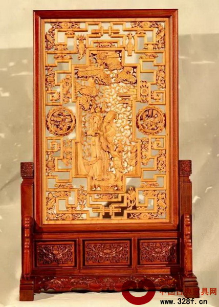 黃小明大師潛心創(chuàng)作的木雕精品《吉慶平安》