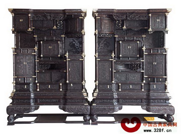 《大葉紫檀萬?;B多寶閣》榮獲“廣東省工藝美術(shù)廣作家具精品” 《大葉紫檀萬福花鳥多寶閣》榮獲“廣東省工藝美術(shù)廣作家具精品”