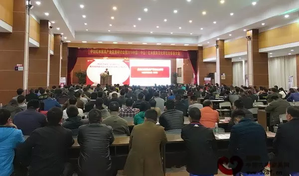 中山紅木家具產(chǎn)業(yè)發(fā)展研討會(huì)暨2016中國(guó)(中山)紅木家具文化博覽會(huì)籌備大會(huì)現(xiàn)場(chǎng)座無(wú)虛席,熱鬧非凡 中山紅木家具產(chǎn)業(yè)發(fā)展研討會(huì)暨2016中國(guó)(中山)紅木家具文化博覽會(huì)籌備大會(huì)現(xiàn)場(chǎng)座無(wú)虛席,熱鬧非凡