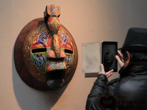 “一家親一路情”——2015非洲藝術(shù)雕刻特展覽現(xiàn)場(chǎng) “一家親一路情”——2015非洲藝術(shù)雕刻特展覽現(xiàn)場(chǎng)