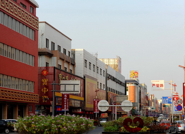 岐涌路仍是大涌目前通往城區(qū)的交通要道,但上下班高峰期非常擁 岐涌路仍是大涌目前通往城區(qū)的交通要道,但上下班高峰期非常擁