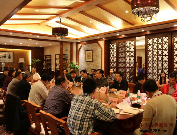 座談會上,企業(yè)家各抒己見 座談會上,企業(yè)家各抒己見