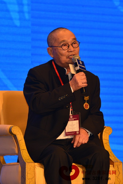 中南林業(yè)科技大學博士生導師胡景初在第二輪論壇上分享了中式家具的兩大特點