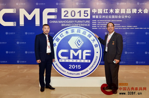 紅博城董事長林孟禮與中山市科協(xié)調(diào)研員蔡澤強(qiáng)(右)合影留念 紅博城董事長林孟禮與中山市科協(xié)調(diào)研員蔡澤強(qiáng)(右)合影留念