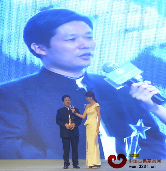 中山東成紅木董事長張錫復(fù)發(fā)表獲獎感言 中山東成紅木董事長張錫復(fù)發(fā)表獲獎感言