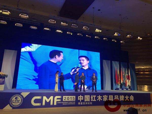 雙洋紅木董事長王海洋作為杰出青年企業(yè)家代表接受采訪 雙洋紅木董事長王海洋作為杰出青年企業(yè)家代表接受采訪