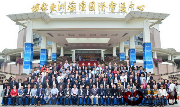 2015中國紅木家具品牌大會(huì)出席嘉賓合影留念 2015中國紅木家具品牌大會(huì)出席嘉賓合影留念