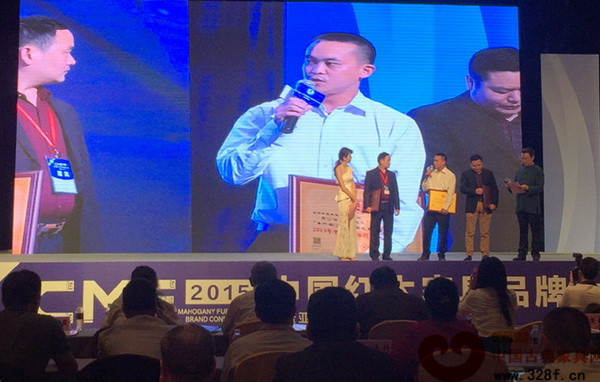 天工雋品董事長林子昌(左三)接受廣東電視臺主持人央金采訪 天工雋品董事長林子昌(左三)接受廣東電視臺主持人央金采訪