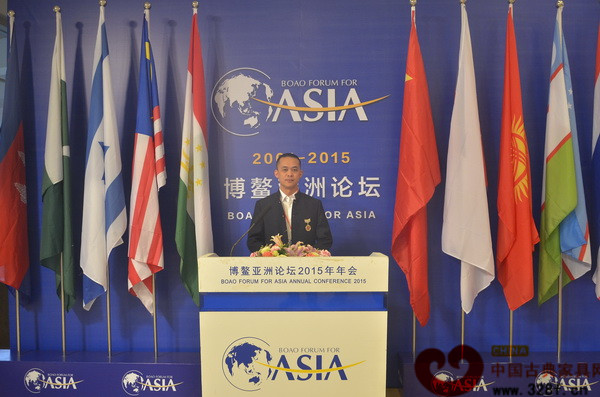 天工雋品董事長林子昌受邀出席在海南博鰲亞洲論壇國際會議中心舉辦的2015中國紅木家具品牌大會,并合影留念 天工雋品董事長林子昌受邀出席在海南博鰲亞洲論壇國際會議中心舉辦的2015中國紅木家具品牌大會,并合影留念