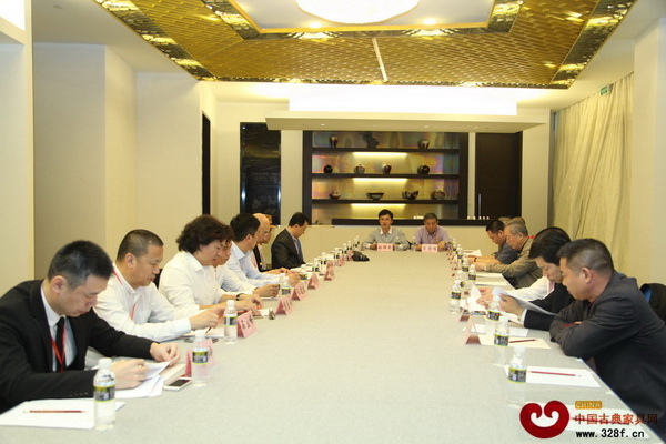 西安紅木雅居閣總裁石立峰成為全聯(lián)藝術(shù)紅木家具專委會主席團成員