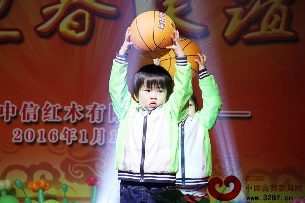 特別出演的小嘉賓帶來精彩表演，博得陣陣掌聲