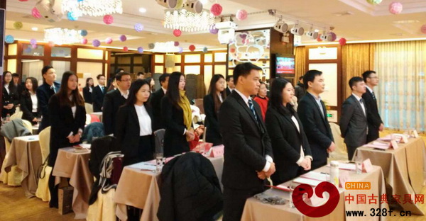 全體員工齊唱司歌,拉開總結(jié)大會序幕 全體員工齊唱司歌,拉開總結(jié)大會序幕