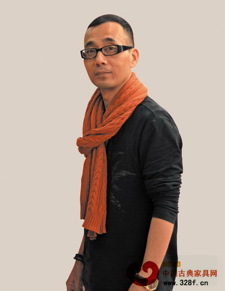 全聯(lián)藝術(shù)紅木家具專委會(huì)常務(wù)副主任、杰申設(shè)計(jì)創(chuàng)始人、共和風(fēng)格主倡主推者潘再生 全聯(lián)藝術(shù)紅木家具專委會(huì)常務(wù)副主任、杰申設(shè)計(jì)創(chuàng)始人、共和風(fēng)格主倡主推者潘再生