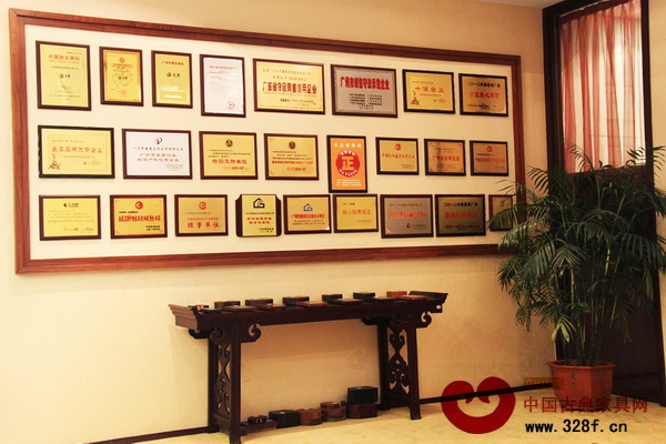 永華紅木榮譽(yù)墻(部分) 永華紅木榮譽(yù)墻(部分)