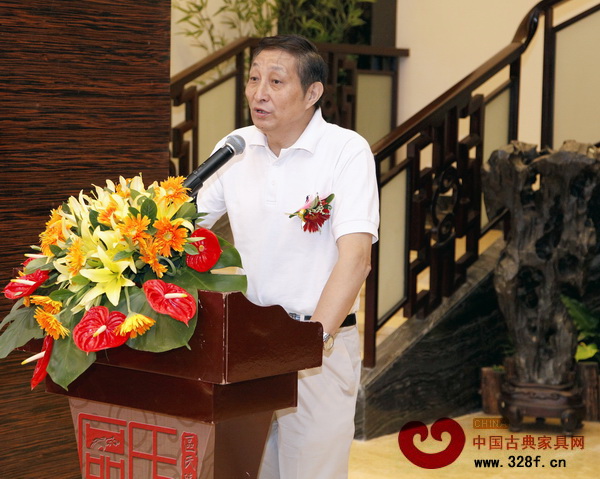 原故宮博物院文保科技部主任、紅木家具著名專家曹靜樓 原故宮博物院文??萍疾恐魅?、紅木家具著名專家曹靜樓