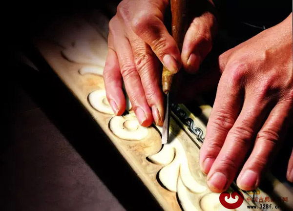 紅木家具連細(xì)節(jié)也是絢麗多彩的 紅木家具連細(xì)節(jié)也是絢麗多彩的