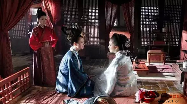 《羋月傳》中也頻繁出現(xiàn)紅木家具 《羋月傳》中也頻繁出現(xiàn)紅木家具