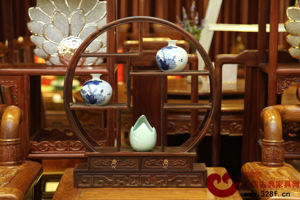 頌泰紅木家具展廳一角