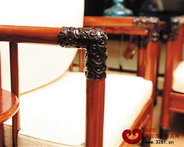 新中式家具在細節(jié)上也傳承了古典家具的精雕細刻手藝 新中式家具在細節(jié)上也傳承了古典家具的精雕細刻手藝