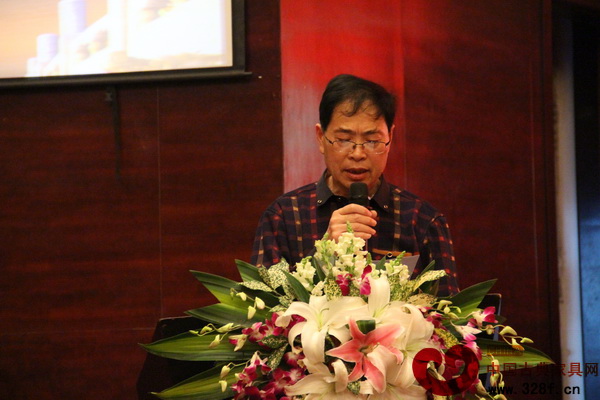 浙江省紅木產(chǎn)業(yè)協(xié)會秘書長張光品詳細匯報了2015年協(xié)會各項收支情況