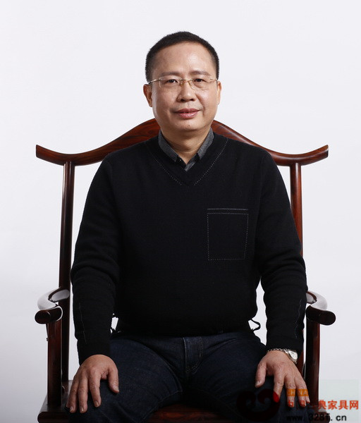 南枝紅紅木董事長余武生