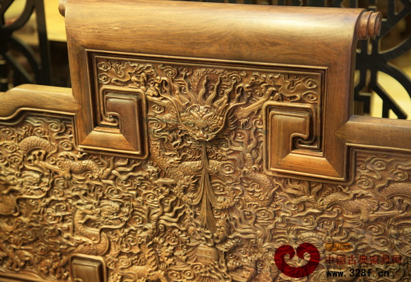 孔連紅木經(jīng)典作品——龍紋寶座(局部) 孔連紅木經(jīng)典作品——龍紋寶座(局部)
