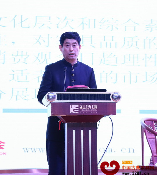 中國家具協(xié)會理事長朱長嶺發(fā)表演講 中國家具協(xié)會理事長朱長嶺發(fā)表演講