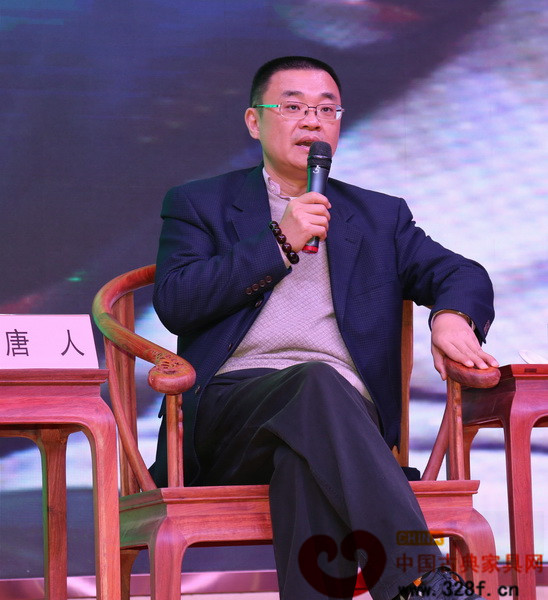 中國家居家裝電商研究院首席專家、中國電子商務(wù)協(xié)會裝飾建材委員會副會長唐人 中國家居家裝電商研究院首席專家、中國電子商務(wù)協(xié)會裝飾建材委員會副會長唐人