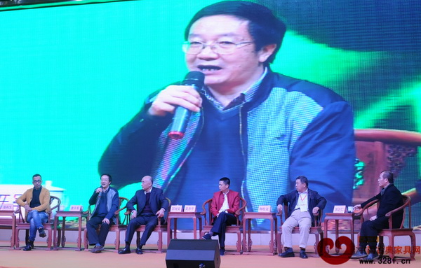 深圳大學家居設(shè)計研究所所長、藝術(shù)設(shè)計學院教授唐開軍 深圳大學家居設(shè)計研究所所長、藝術(shù)設(shè)計學院教授唐開軍