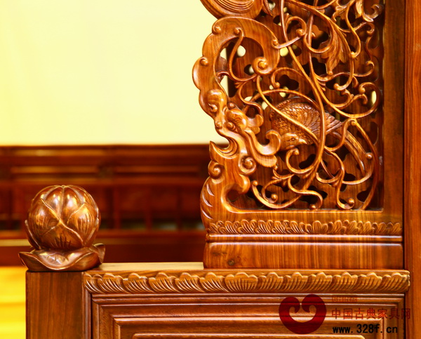 參評作品《紅檀·拔步床》局部細節(jié)