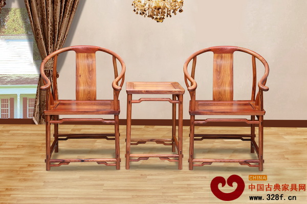 辛大新選送的作品《奧式黃檀圈椅》