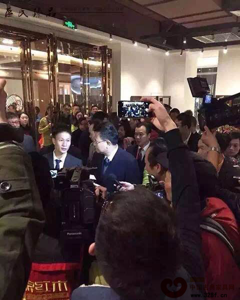 開業(yè)當天,區(qū)氏臻品紅博城分店人氣爆棚 開業(yè)當天,區(qū)氏臻品紅博城分店人氣爆棚