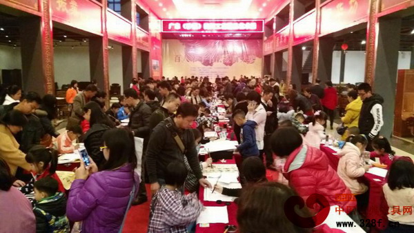 第二屆“大唐杯”百人親子書法繪畫大賽吸引了眾多親子參與 第二屆“大唐杯”百人親子書法繪畫大賽吸引了眾多親子參與