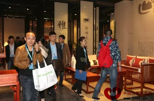 前來國壽展廳咨詢新品牌的客商絡(luò)繹不絕