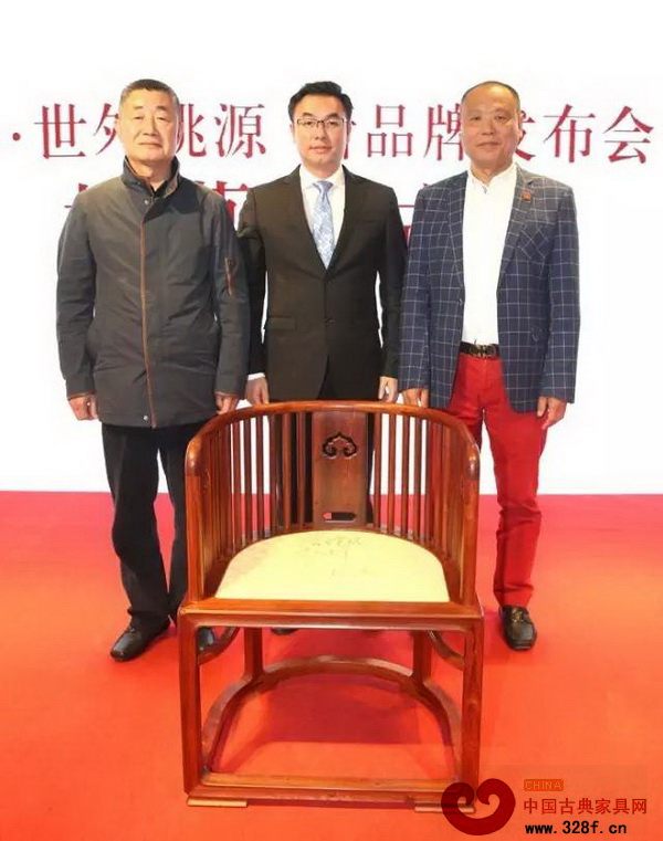 簽字的國壽椅在即將落成的國壽紅木博物館上留存展覽 簽字的國壽椅在即將落成的國壽紅木博物館上留存展覽