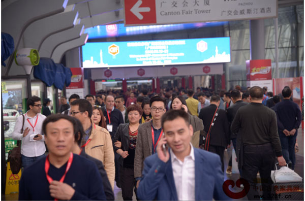 廣州家博會(huì)現(xiàn)場(chǎng)人頭濟(jì)濟(jì) 廣州家博會(huì)現(xiàn)場(chǎng)人頭濟(jì)濟(jì)