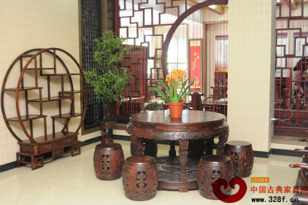 興成紅木展廳內(nèi)景 興成紅木展廳內(nèi)景