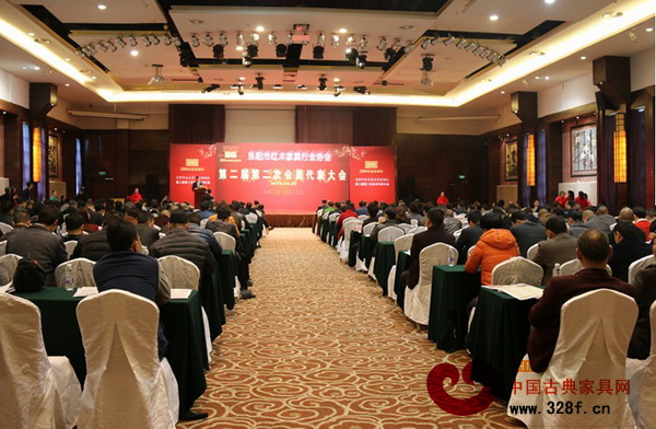 東陽市紅木家具行業(yè)協(xié)會第二屆第二次會員代表大會隆重召開 東陽市紅木家具行業(yè)協(xié)會第二屆第二次會員代表大會隆重召開