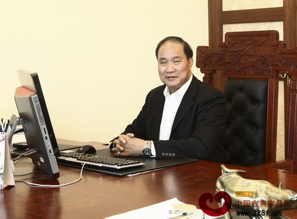 中山市鴻發(fā)家具有限公司董事長、中山市紅木家具行業(yè)協(xié)會會長蕭照興