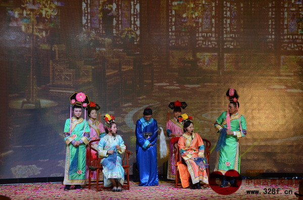 戴為紅木員工表演的小品《后宮甄嬛傳》獲最佳表演獎 戴為紅木員工表演的小品《后宮甄嬛傳》獲最佳表演獎