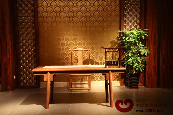 獲獎(jiǎng)作品《緬甸花梨·畫(huà)案》