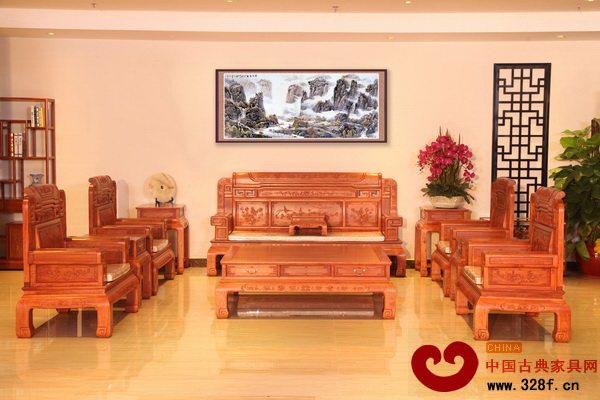 天工雋品天工沙發(fā)11件套在市場上出現(xiàn)以東非酸枝打造的同款 天工雋品天工沙發(fā)11件套在市場上出現(xiàn)以東非酸枝打造的同款