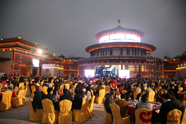 大涌鎮(zhèn)工商聯(lián)(商會(huì))聯(lián)誼交流會(huì)暨2016紅博會(huì)答謝晚宴現(xiàn)場(chǎng)熱鬧非凡 大涌鎮(zhèn)工商聯(lián)(商會(huì))聯(lián)誼交流會(huì)暨2016紅博會(huì)答謝晚宴現(xiàn)場(chǎng)熱鬧非凡